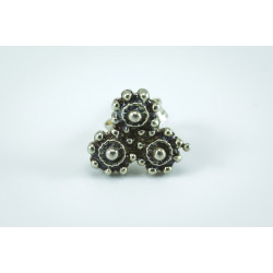 Pendientes triple botón charro en plata TRIPLE/0 | 9,74 € | Botón Charro